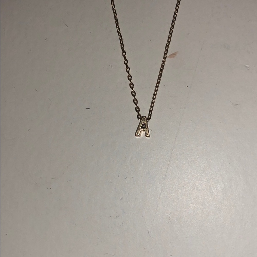 Dainty gold necklace